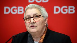 Elke Hannack, Mitglied im Geschäftsführenden Bundesvorstand des Deutschen Gewerkschaftsbundes (DGB). Der DGB kritisiert Pläne der Regierung zur Flexibilisierung der Arbeitszeit (Archivfoto).